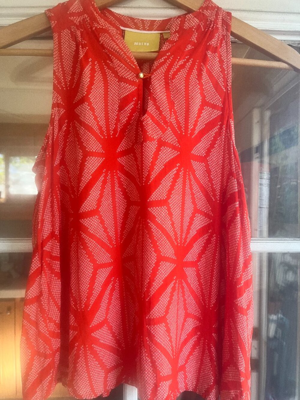 Maeve Anthropology  Geometric Print "Enna Tank" Size 2 V-Neck gold button detail